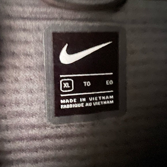 Nike Tech zip up! Extra crop Womens XL..very  roomy . Like new condition ! - Picture 4 of 4